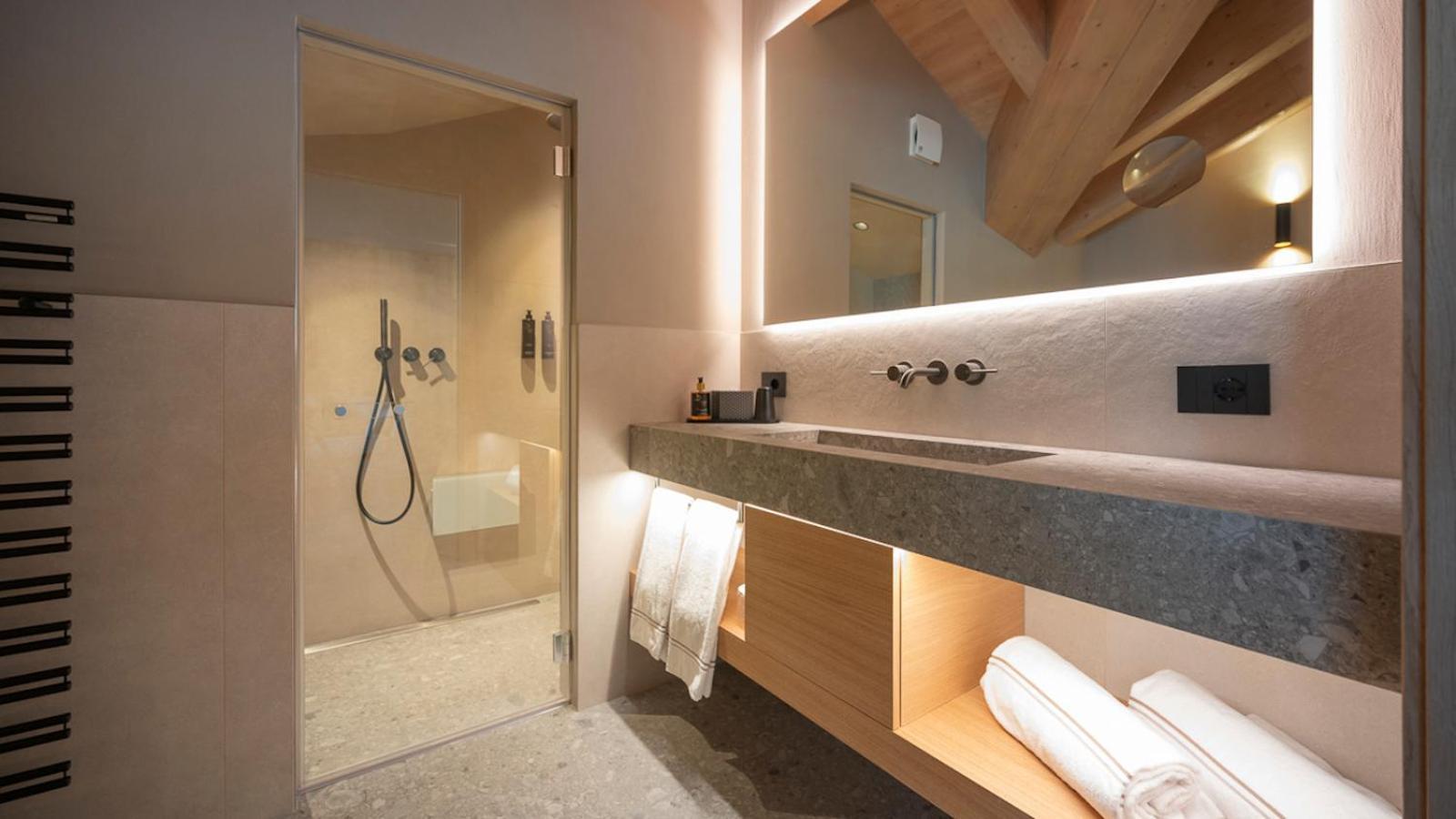Paradise Hotel 4*